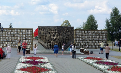 Более четырех тысяч ветеранов и тружеников тыла смотрят со Стен народной памяти Тобольска - Екатеринбургский Художественный Фонд
