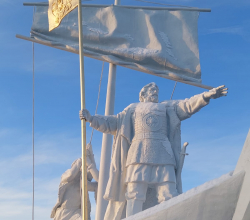 Памятник воеводе Даниле Чулкову установлен в Тобольске на набережной реки Курдюмка - Дизайн студии, проектные организации